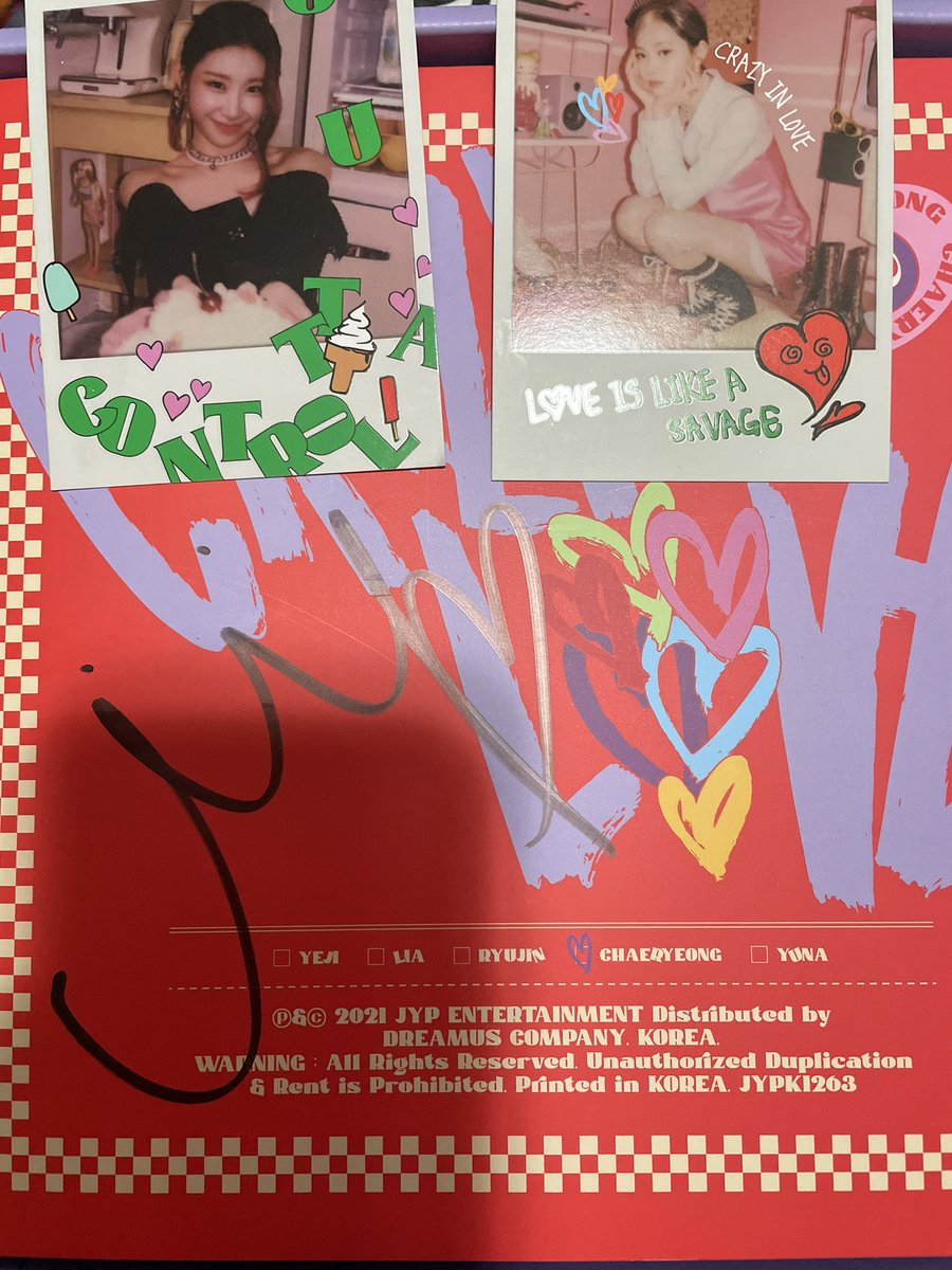 picturedofus's tweet photo. WTS // Chaeryeong Signed Crazy in Love Hello 28 exclusive! Comes with all pictured plus all inclusions except one pc! $45 shipped! dm me for more info #CHAERYEONG #Itzy #CRAZYINLOVE #Chaeryoungsigned #itzysigned https://t.co/WVgHeyC0n5