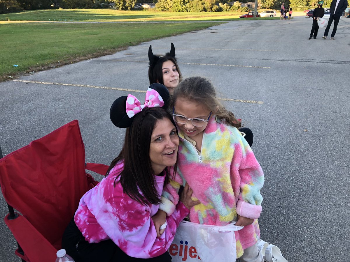 ahoerte1's tweet photo. @DixieDragons082 Trunk or Treat happening now! https://t.co/iHFovJIy4F