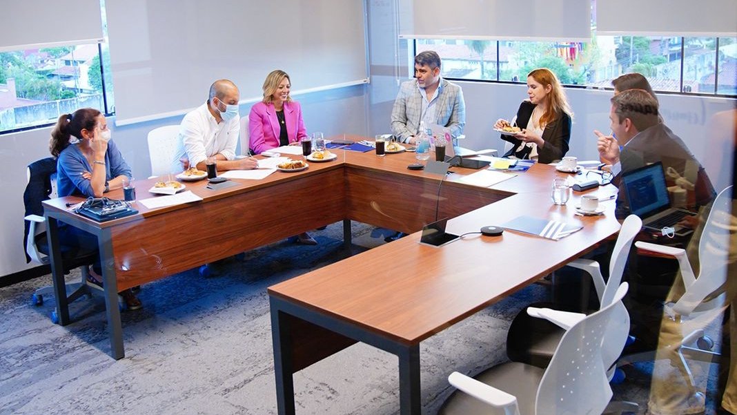 ¡Últimos minutos del jurado deliberando! 🕐

Y vos, ¿qué equipo pensás que gana esta edición de #Accelerator100?