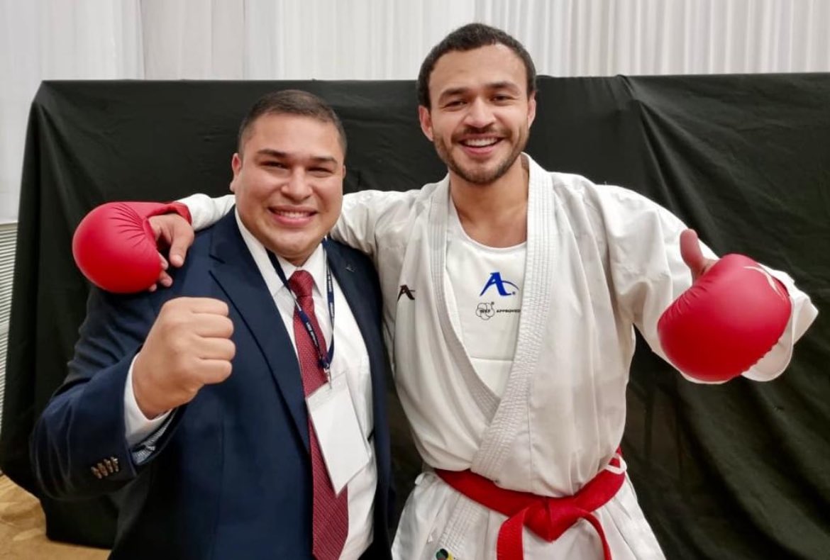 indeselsalvador's tweet photo. 🥋🥇

¡Medalla de oro!

El karateca salvadoreño Jorge Merino derrotó 3-0 al estadounidense Kamran Madani y se quedó con la medalla de oro en kumite -84 kg del Campeonato Panamericano de Karate Do.

#ConstruyendoElCamino https://t.co/UJfaAG9xob