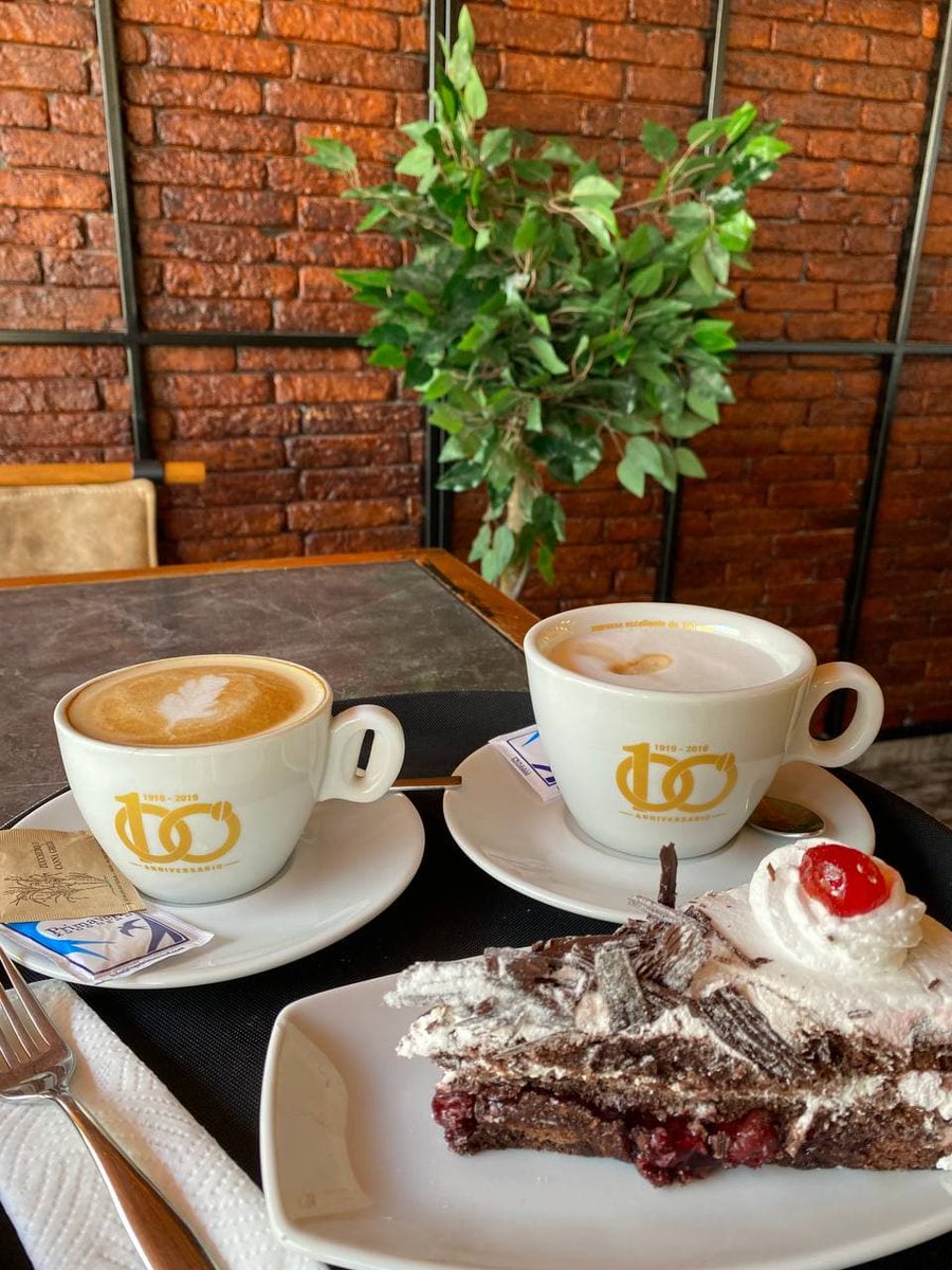kebabfactory_mt's tweet photo. Something sweet to complete your tasty Turkish lunch <3
A chocolate dessert paired with a fresh cup of coffee! Who’s coming? #coffee #cake #desserts #Turkish #Malta #kebab #cappuccino #chocolate #tasty https://t.co/tmFR0EhVNQ