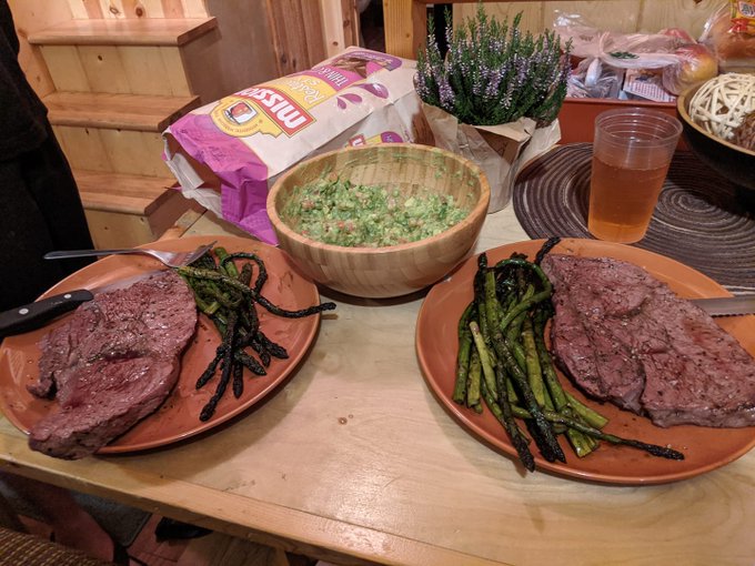 Don't hit me up...I'm busy 😋😜 #food #dinnerdate #FoodieBeauty #foodporn https://t.co/2vZvlDOZS0