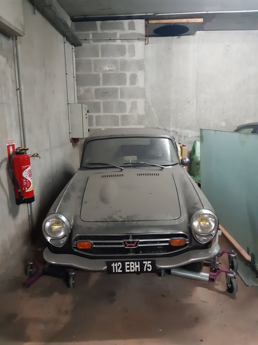Nbentchikou_'s tweet photo. J'ai donné mon CRV (à la révision) chez #Japauto et en voulant le récupérer, le mécanicien m'a balladé à travers le garage et je suis tombée ... sur une relique ! https://t.co/b7ocjACclD