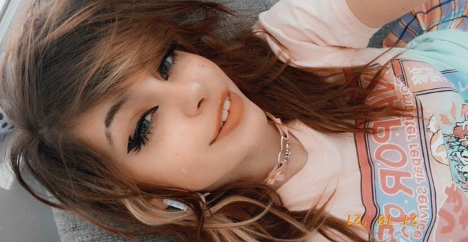 First time I've put eyeliner on in a month HAHAHHAHAHA https://t.co/9KM8jx4m7A