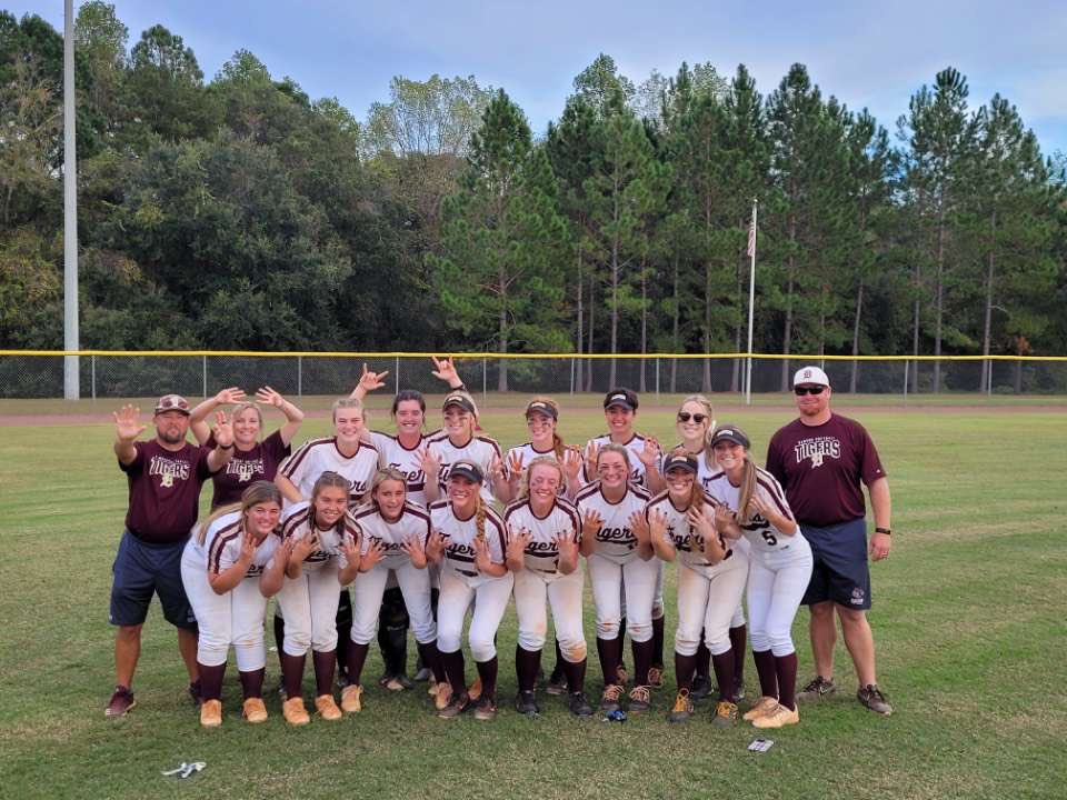 Aislynn_cochran's tweet photo. Elite 8 bound!!!!! https://t.co/2YDhVfnWca