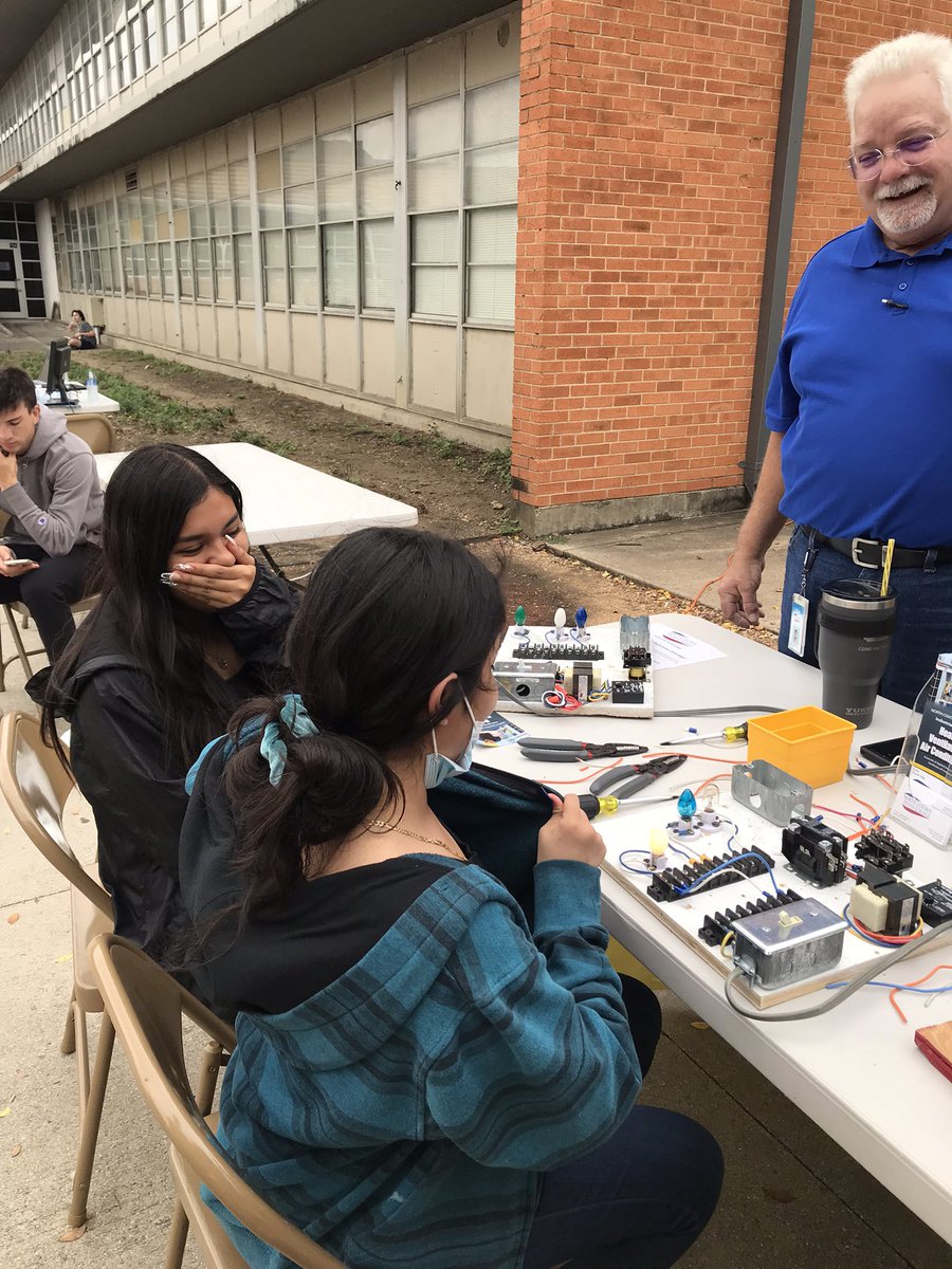 October Career Days last week highlighted programs in Construction 🚧 🔨 🧱 & trades. Special thanks to our community partners who provided engaging activities for students & especially Chiloso’s of Denton for sponsoring lunch that afternoon! #chilosos