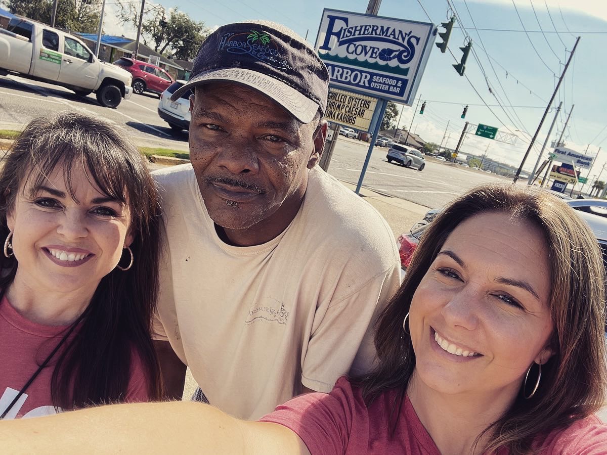 epicfcu's tweet photo. Out and about supporting local small businesses on International Credit Union Day for our CU Lunch Local celebration. Every dollar spent makes a difference in our community.
#gnofcu #culunchlocal #CUShopLocal #welovenola https://t.co/jpcXCTeV2M
