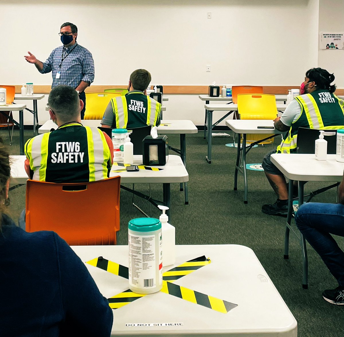 davehclark's tweet photo. Had a chance to visit with some of the incredible Amazonians in field operations today…it’s always inspiring spending time with the people who are doing so much to support customers and our communities.  A huge Thank You to all of you! https://t.co/hBWjmmUm8Y