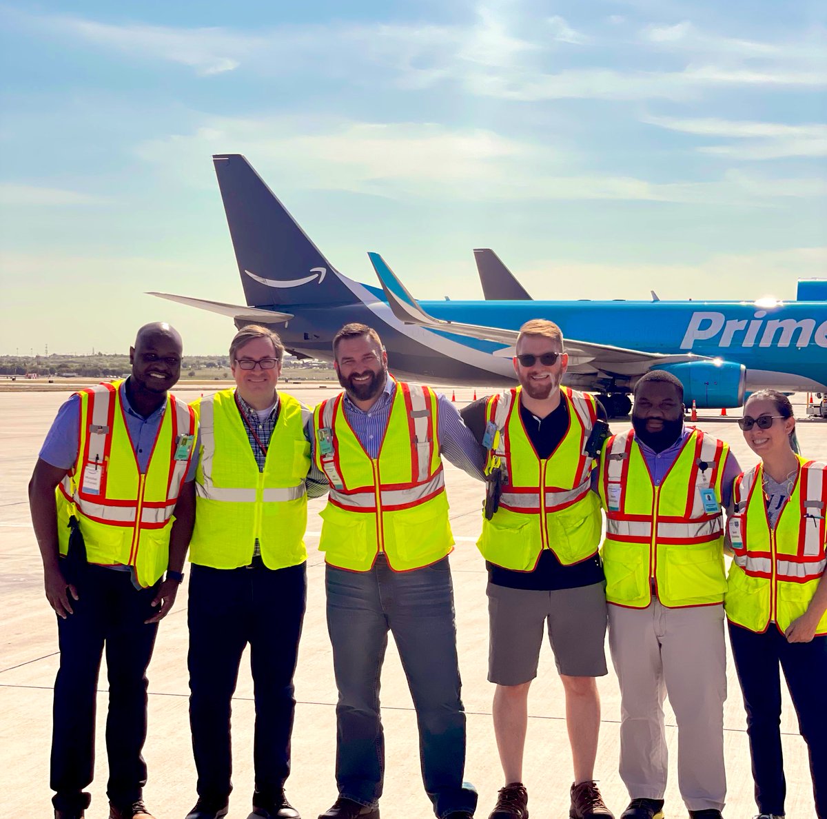 davehclark's tweet photo. Had a chance to visit with some of the incredible Amazonians in field operations today…it’s always inspiring spending time with the people who are doing so much to support customers and our communities.  A huge Thank You to all of you! https://t.co/hBWjmmUm8Y