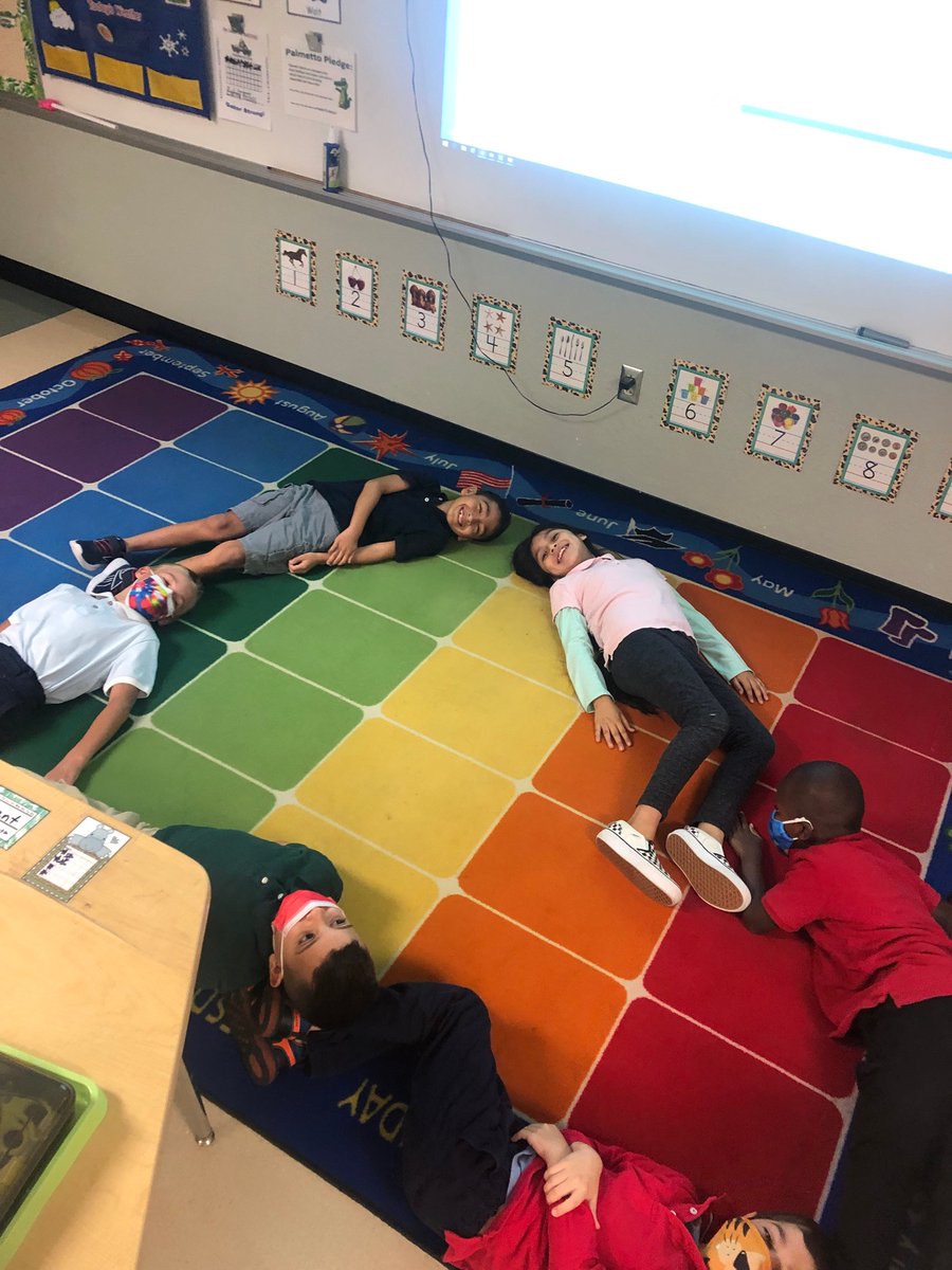 MsVolk3's tweet photo. Started the day off talking about teamwork and how working together allows us to achieve more! We really enjoyed the body formation activity! #PLEgators #connectforsuccess https://t.co/JOIzPc1llb
