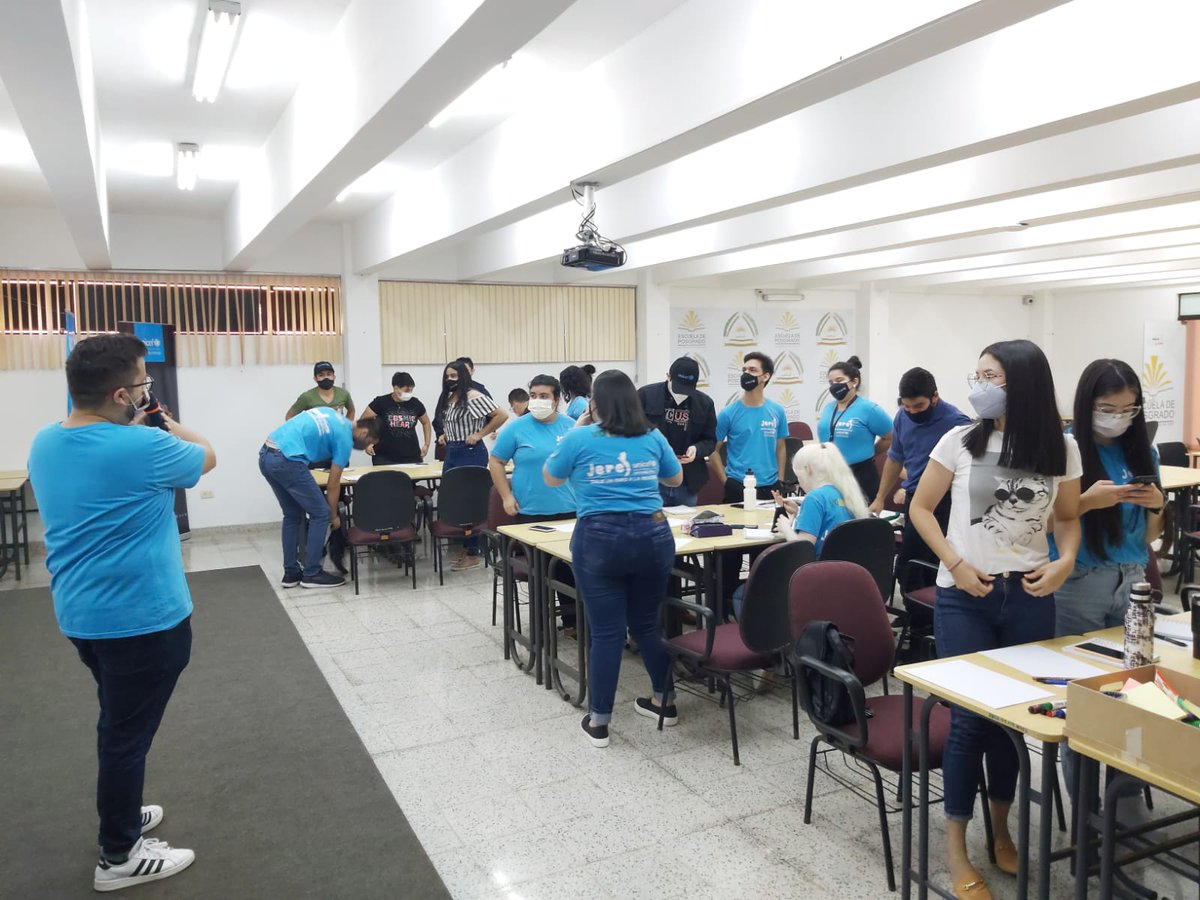 UNICEFParaguay's tweet photo. Encuentro con voluntarios y voluntarias del programa Jere 🙌

Nos reunimos con los coordinadores de Alto Paraná para conversar sobre los avances y desafios en la implementación de proyectos sociales de prevención de la violencia en sus comunidades. https://t.co/C8dR6XwlA6
