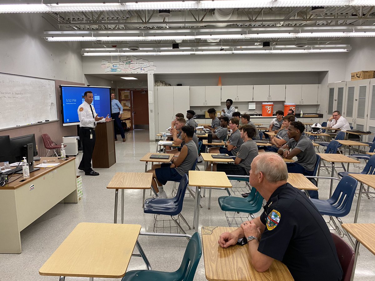 SuitsForSeniors's tweet photo. School: William T. Dwyer 
Topic: Career Day
Speakers: Palm Beach Gardens Chief of Police Clint Shannon, Asst Fire Chief Andrew, President of the Police and Fire Foundation Irwin Endezon, Attorney Dave Markarian, and Wealth Manager Sergio Mariaca https://t.co/qZwNvvQjld