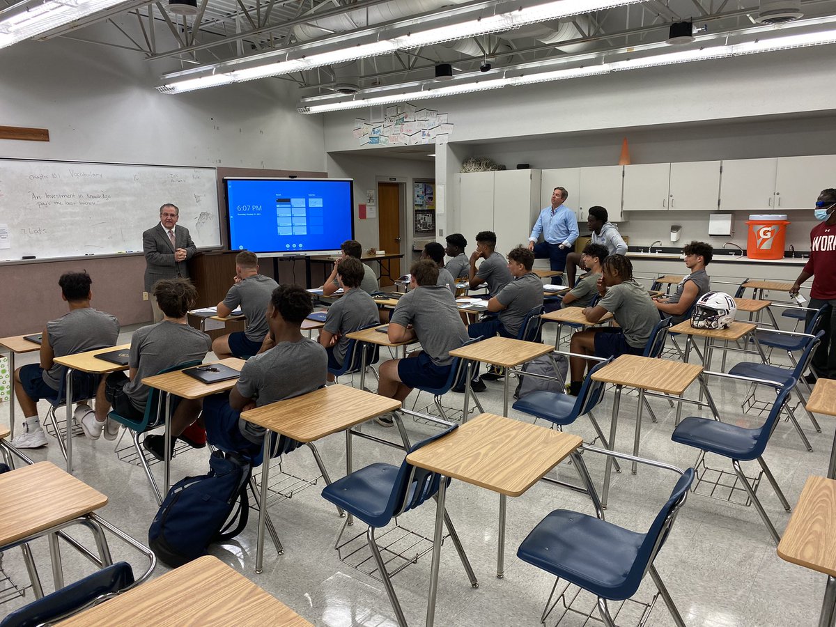 SuitsForSeniors's tweet photo. School: William T. Dwyer 
Topic: Career Day
Speakers: Palm Beach Gardens Chief of Police Clint Shannon, Asst Fire Chief Andrew, President of the Police and Fire Foundation Irwin Endezon, Attorney Dave Markarian, and Wealth Manager Sergio Mariaca https://t.co/qZwNvvQjld