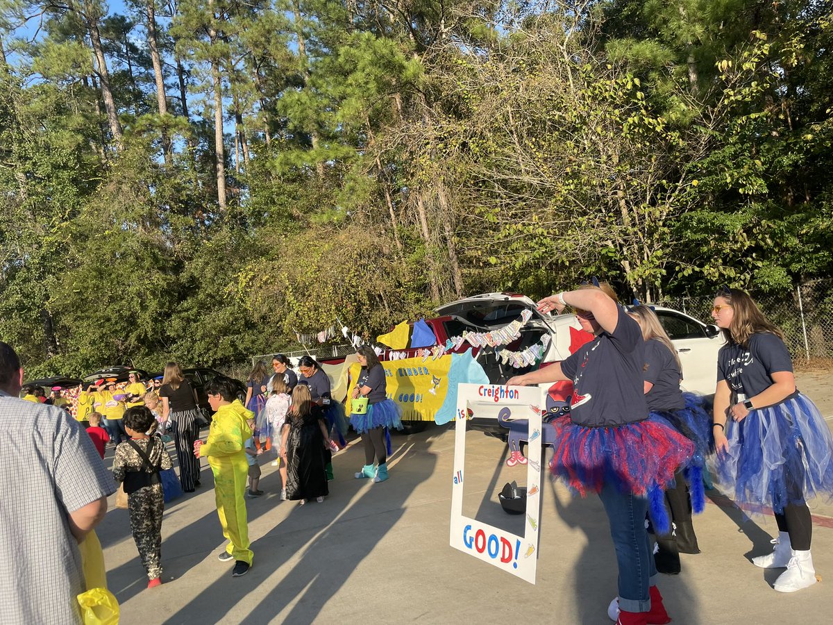 Maferamcor1308's tweet photo. Trunk or treat ❤️💙🤍 #CreightonCubs #WeAreCaneyCreek https://t.co/GOggh1MZCS