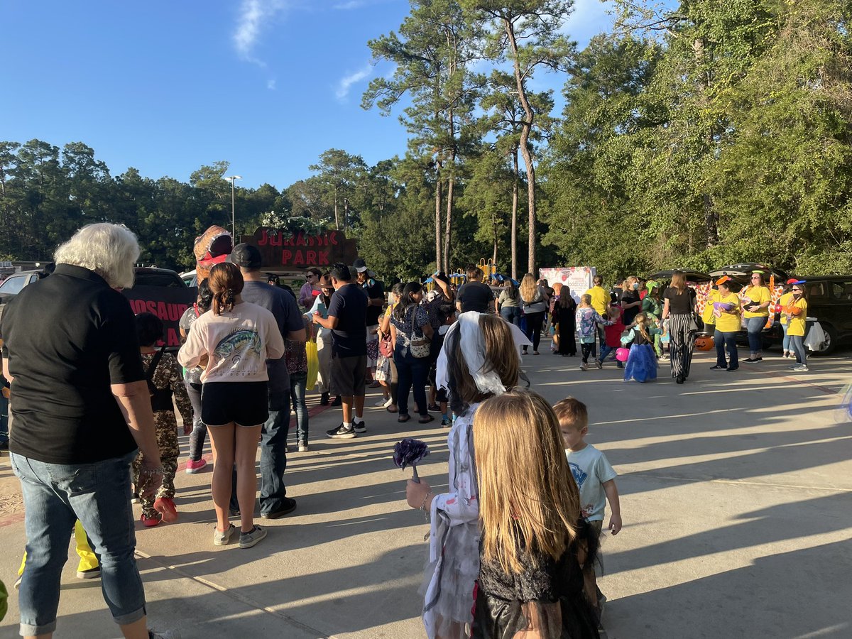 Maferamcor1308's tweet photo. Trunk or treat ❤️💙🤍 #CreightonCubs #WeAreCaneyCreek https://t.co/GOggh1MZCS