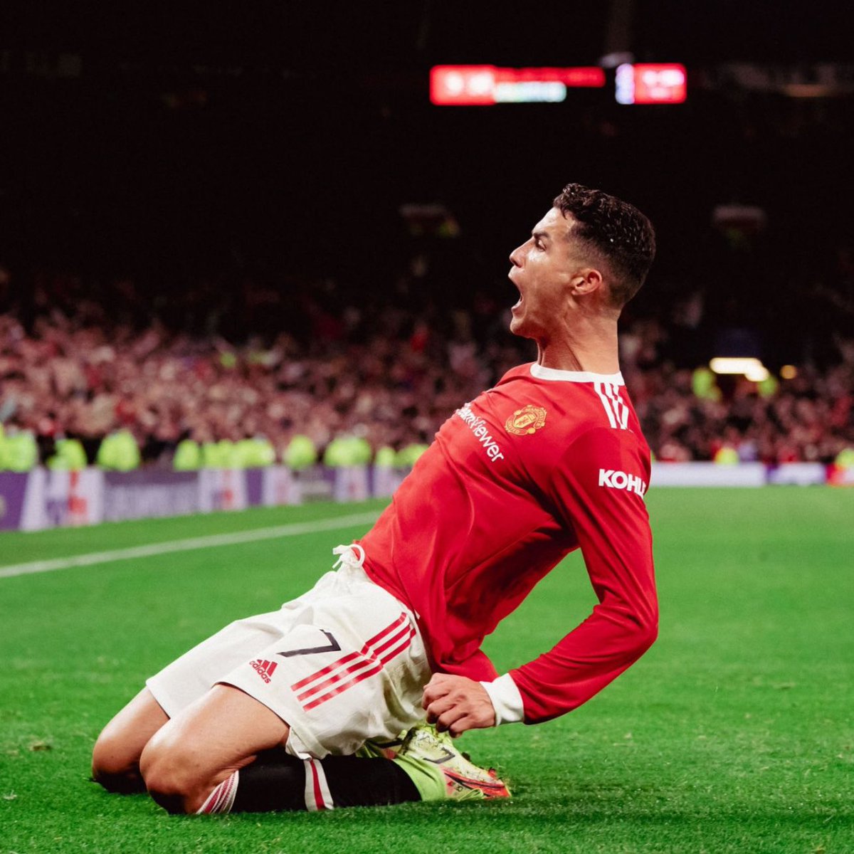 Most goals scored since 2020:

Robert Lewandowski: 100 goals.

Cristiano Ronaldo : 83 goals.

Erling Haaland: 82 goals.