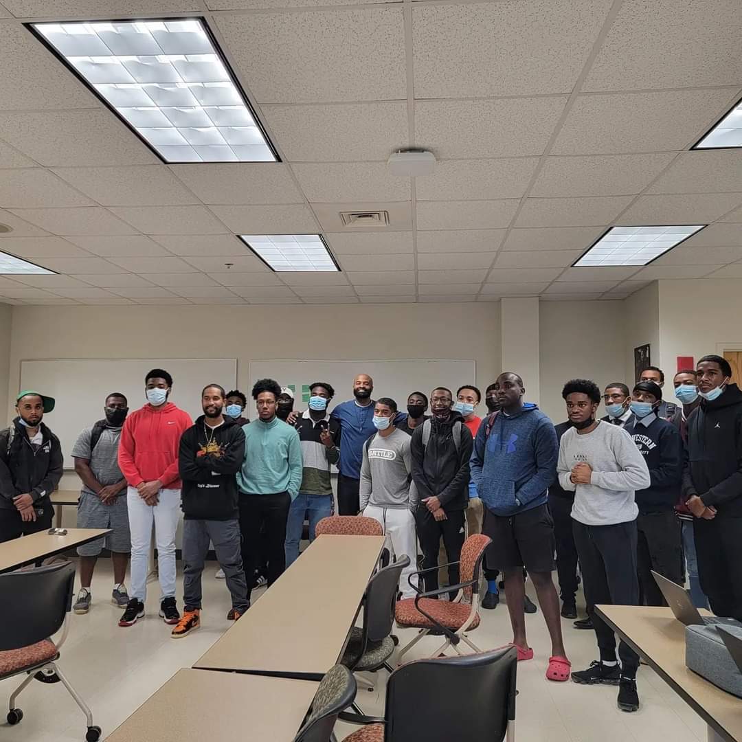 CoachLavonya's tweet photo. Every Tuesday we bring in an entrepreneur to share their journey with our @Morehouse students for our @miecenter #TrepTalk series. Always great to have a fellow SWATS brother come through. Appreciative to Bilal Sheriff for sharing his real estate knowledge with our young men. https://t.co/xJuvfj2tp7