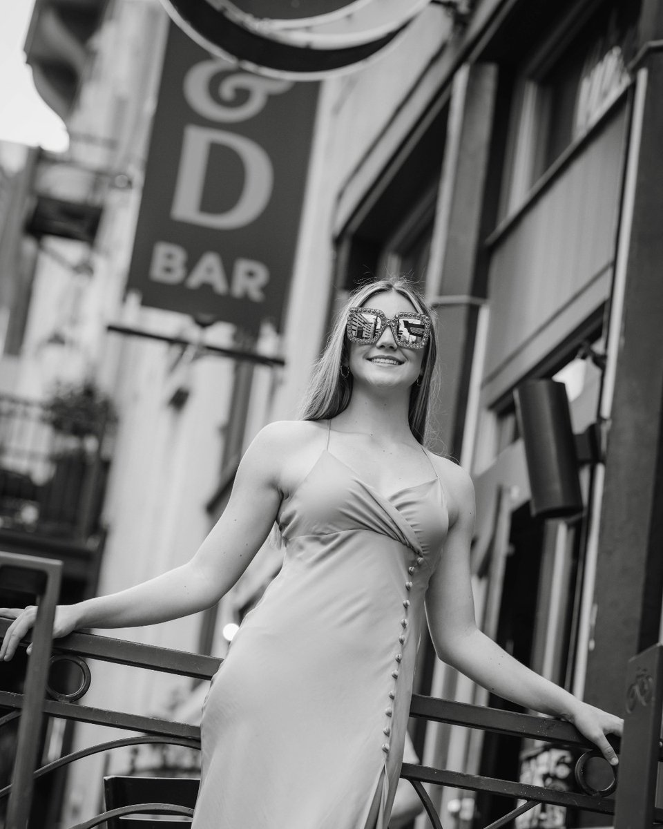 RachelVanChau's tweet photo. Life is like photography we develop from negative
#reflectionsbyrachelvanchau #monochromeseniors #lovewhatyoudo #seniorstylemagazine #seniorstyleguide #senioryearmagazine #thetwelfthyear #seniormuse #seniorcityfeatures #modernteenstyle #theseniorbest #theseniorcollective https://t.co/kzgkhhvlFa