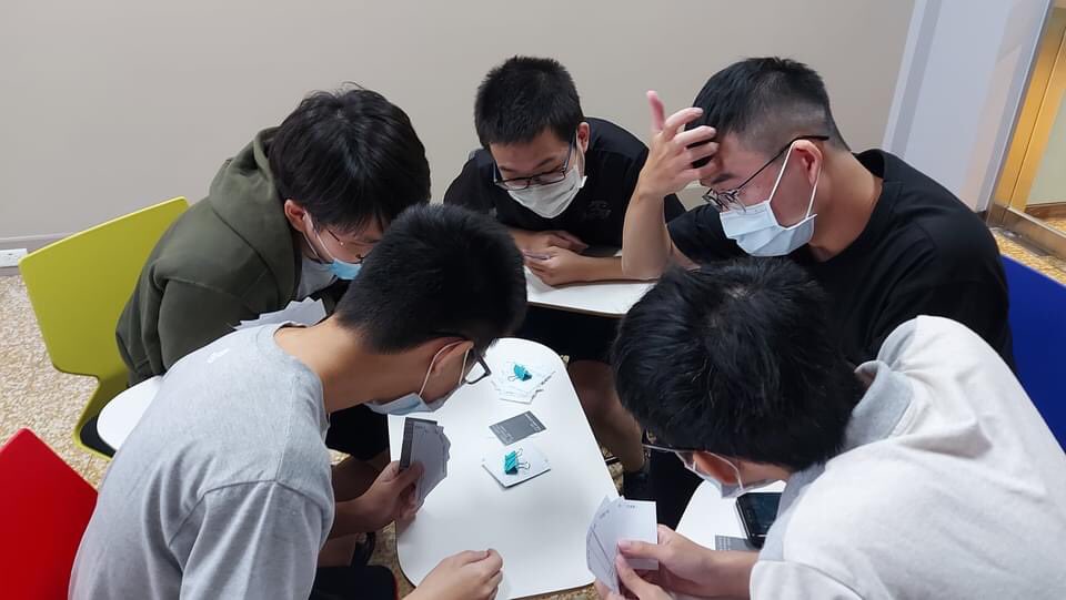 HsiehHseih's tweet photo. @anthrocards Students played Cards Against Anthropology (we translated in Mandarin) in class at FengChia University, Taichung, Taiwan. The very first trial of this game in Taiwan! We laughed so hard and this game helped us discuss Anthropologcial ethical issues well. https://t.co/PIAShM5l57