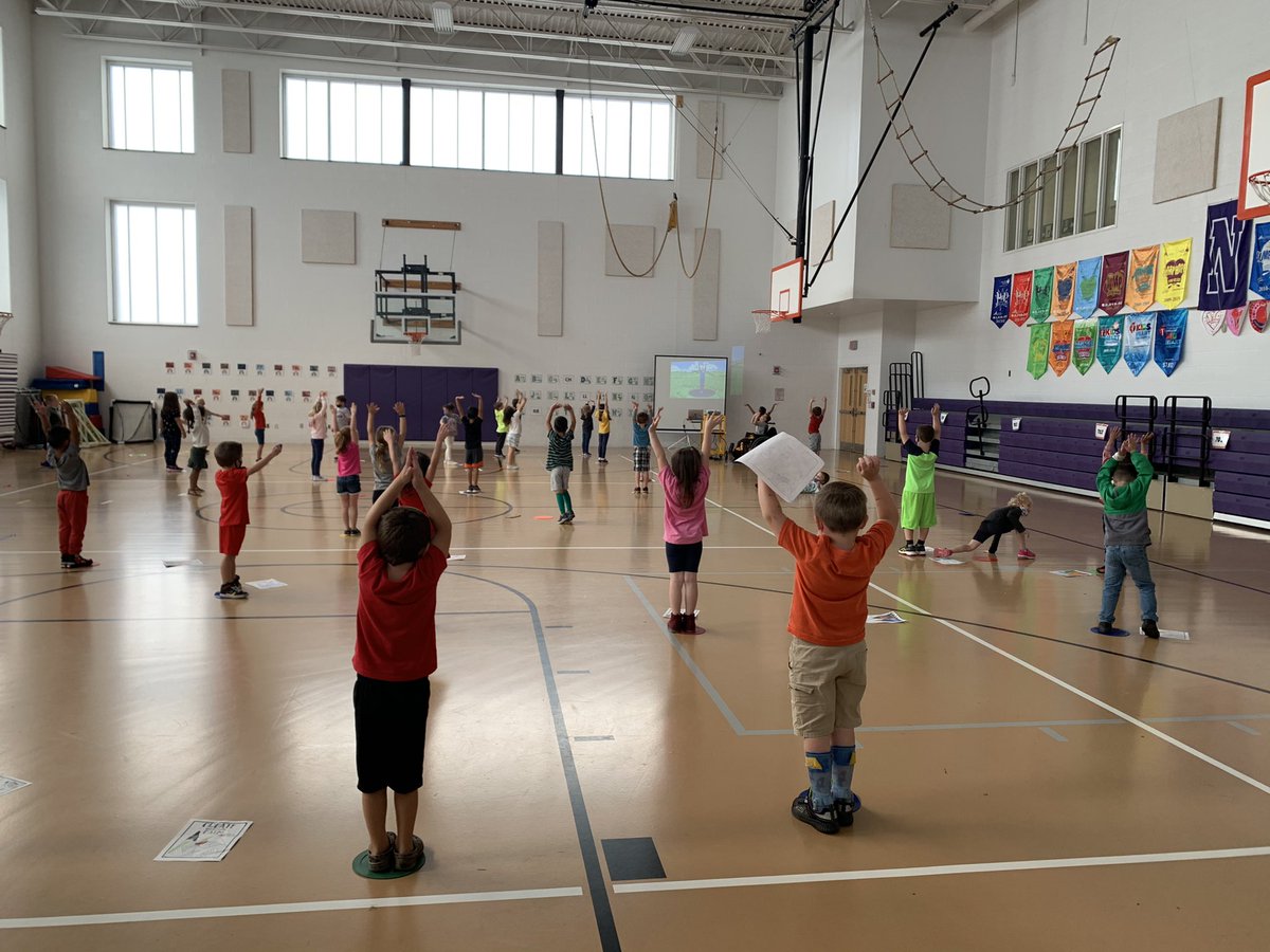 MissCarlsonPE's tweet image. When life gives you amazing coworkers... you teach together! While taking individual turns fitness testing, our @NESPolarBears practiced mindful breathing, positive self talk and yoga with our amazing school counselor🐻‍❄️💜🐾 #becomebelongnycsd #YOCommunity #reconnectnycsd