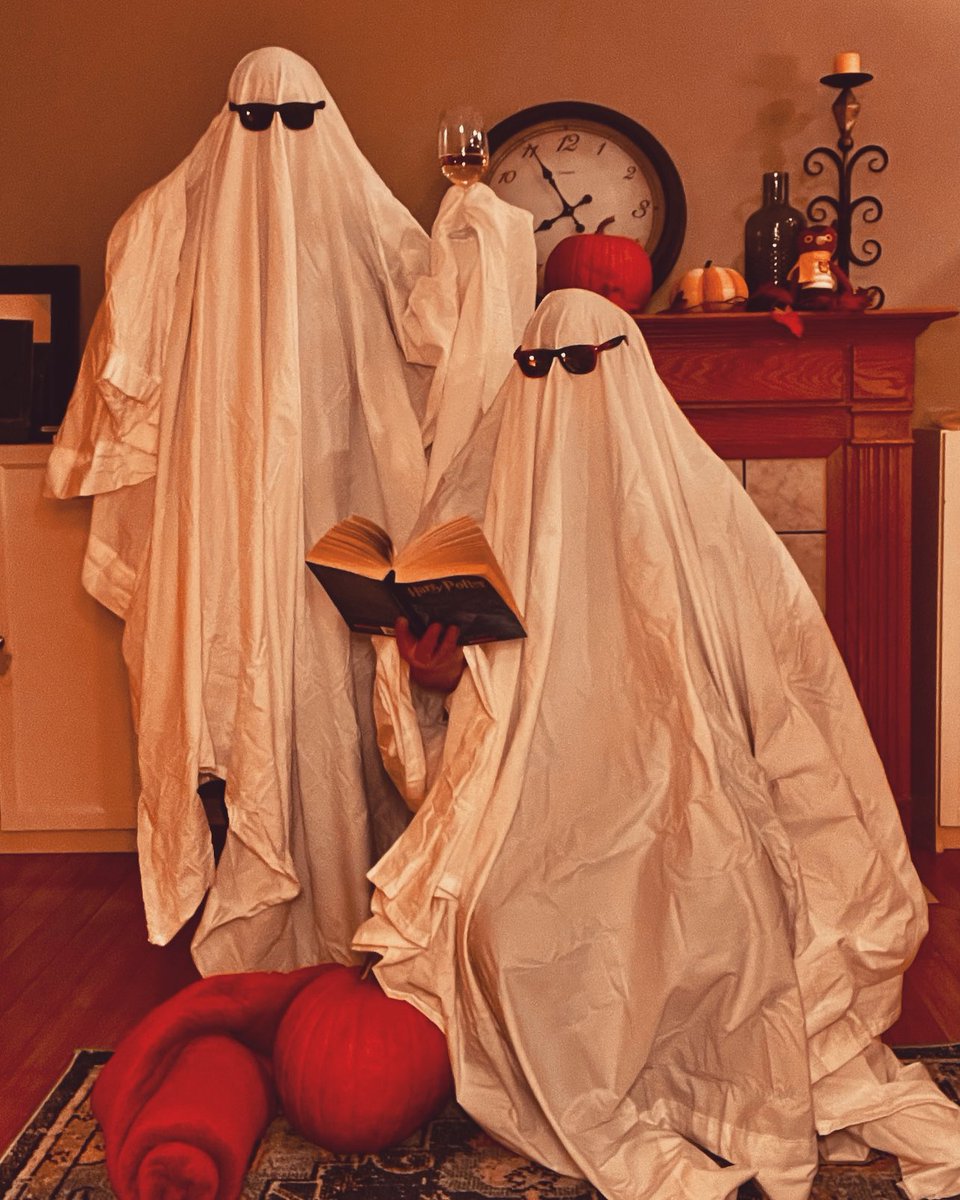 kylef2006's tweet photo. 🕸☠️ Happy Halloween 2021 🎃👻👻🍷😎📖 #halloweenvibes #boyfriends #heputsupwithme https://t.co/o5PBqIWWb0