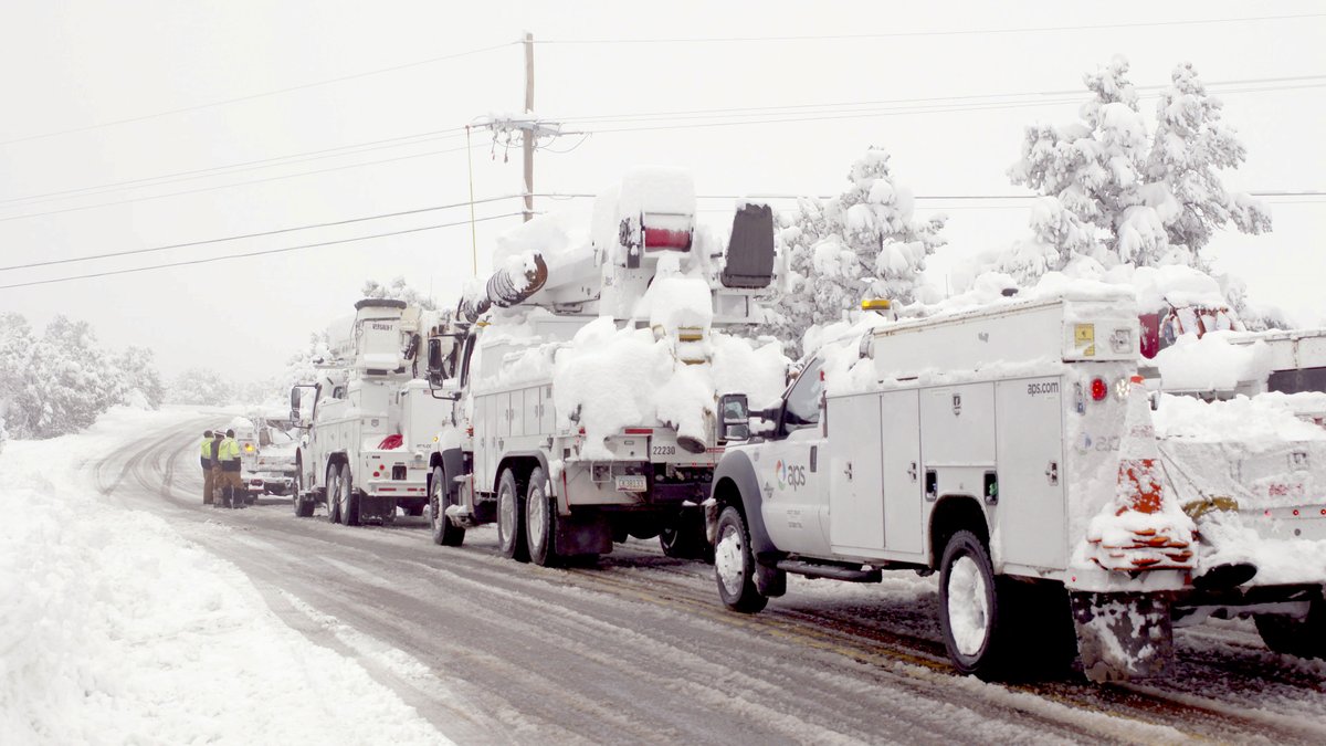 apsFYI's tweet photo. Winter storms, like this one from a few years ago, can cause power interruptions but rest assured our crews are ready to make repairs as quickly &amp; safely as possible to keep your lights &amp; heaters on. Learn more about how we prepare for winter in AZ https://t.co/5lypIgh99z. https://t.co/9avX89ilw2