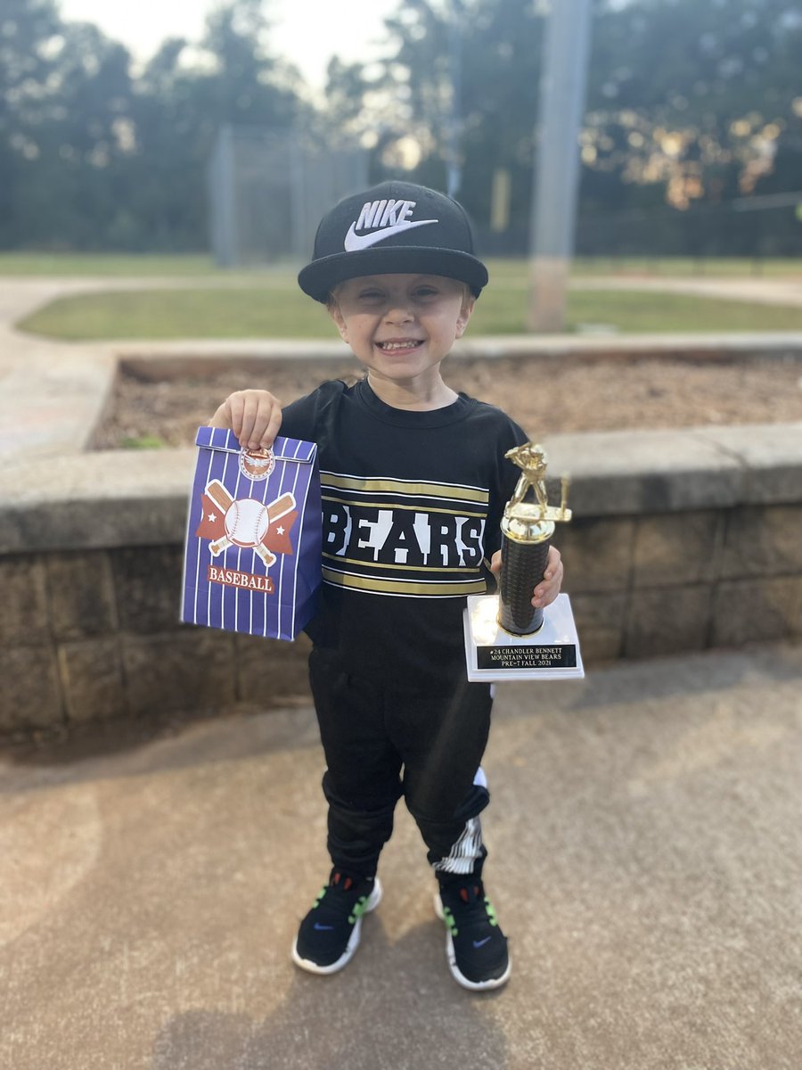 br41bennett's tweet photo. First season in the books! ⚾️ 🏆 https://t.co/gnIA1L0Is9
