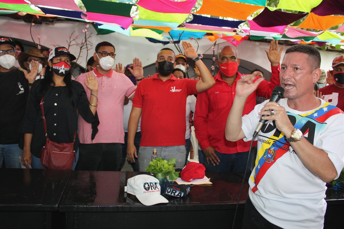 JG_COLMENARES's tweet photo. Juramos vencer, salir y trabajar junto al pueblo, ser leales a la Revolución y a la Patria, juramos trabajar sin descanso para ganar, tenemos las condiciones para lograrlo juntos https://t.co/79hX2LxNYl