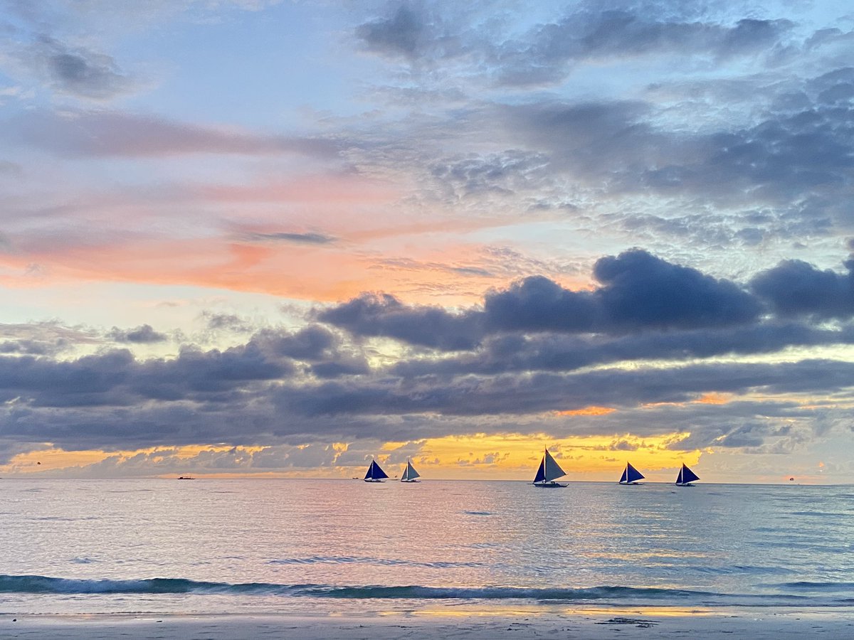 aaannelg_'s tweet photo. #BoracayPH #sunsetislove https://t.co/fiZxTrJR9B