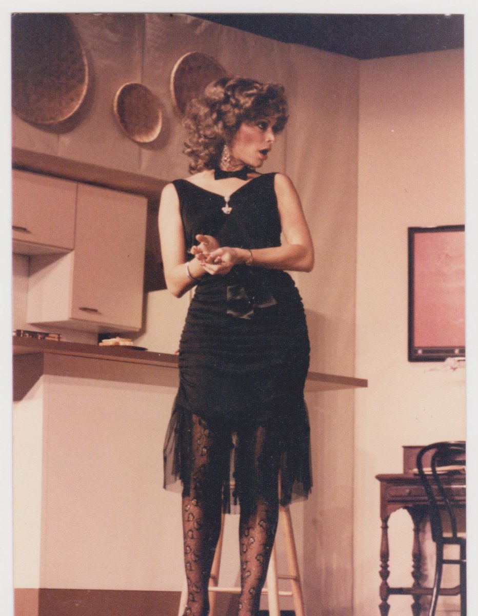Aurea_Horta's tweet photo. #tbt #año1986 #hace35años #unaeternidad 

Obra UNA DULCE PESADILLA 
Producida por Diego Fernández de Córdoba. Presentada en el @teatroencirculo 
La foto con el color característico de las fotos de los 80. #noesfiltro
😅😅😅

#misinicios #actrizjoven #enaquellostiempos https://t.co/5mxHP4IVvO