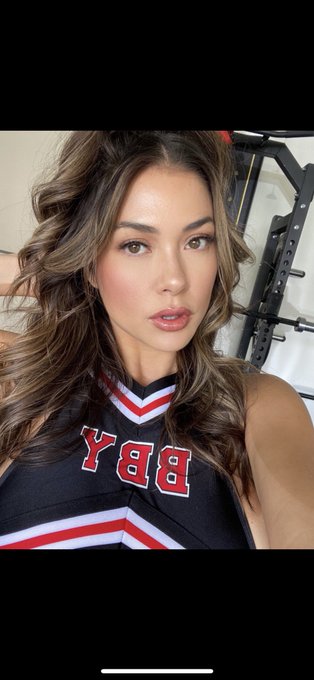 Bringing it back to my cheer days. ??
Full look on the Fan page.
https://t.co/3qa6uHhjiO https://t.c