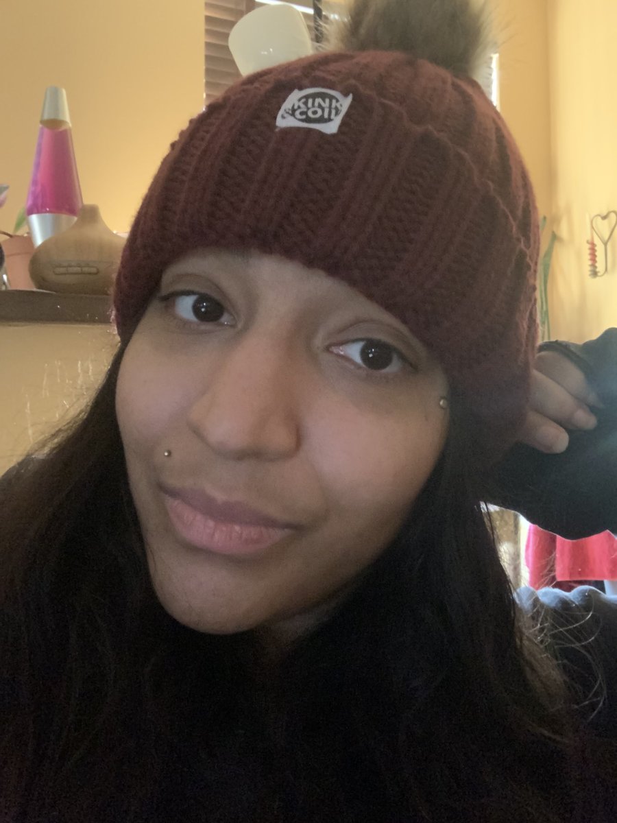 Got an early birthday present from <a href="/ArcaddTV/">Arcadd</a> &amp; @rettamarie62 today 🥰  

Literally the best toque I’ve ever had, cozy AF, satin lined, made by a black owned Canadian business- the excellence is real ❤️ 

Hype for the evening dog walk and no frizzy staticky curls! <a href="/KinkAndCoil/">Kink & Coil</a> 🙌🏽