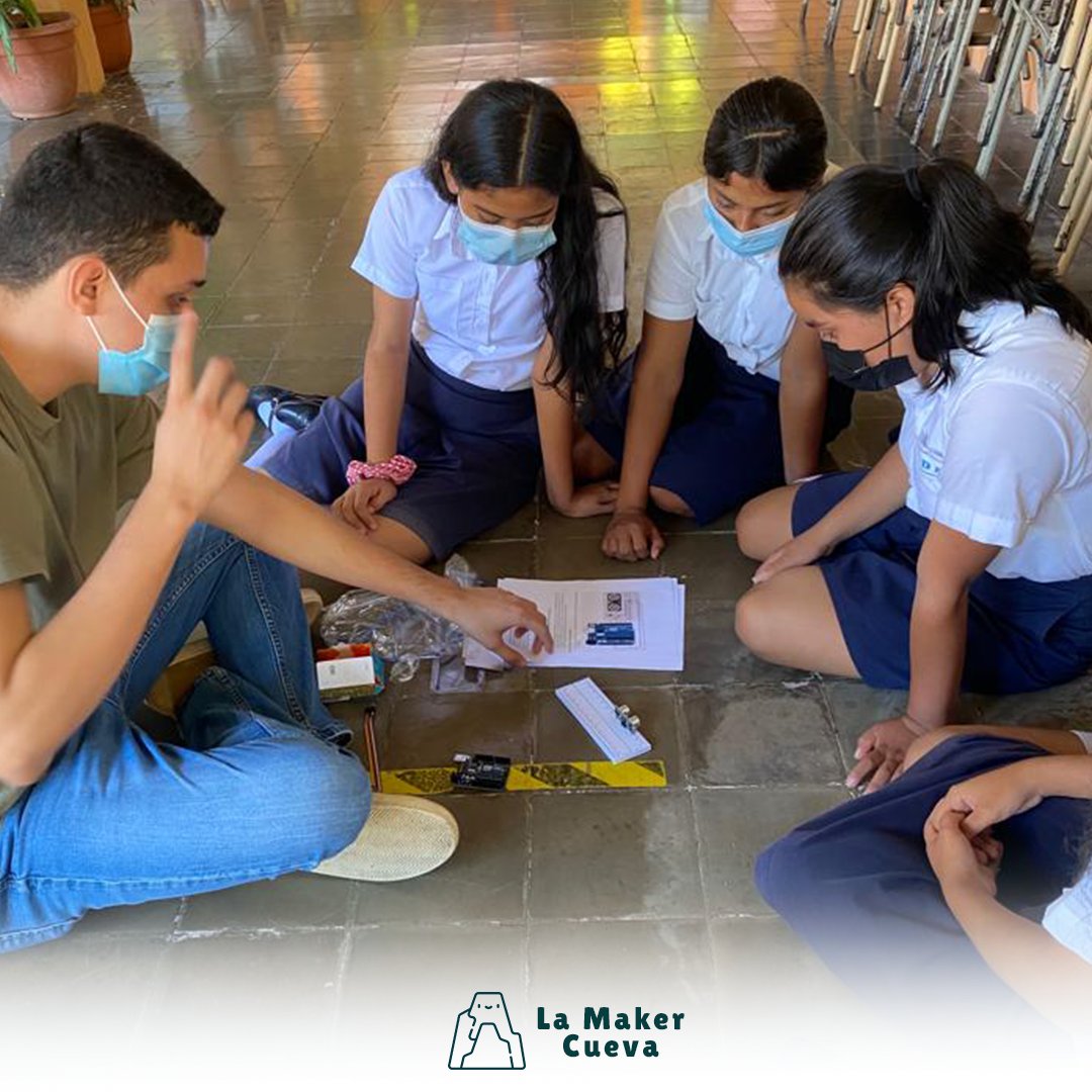 MakerCueva's tweet photo. Hoy jueves 21 de octubre dimos inicio a la segunda etapa del proyecto "Maker Initiative" enfocada al desarrollo de proyectos a través de Arduino. https://t.co/JpKh9VtXBB