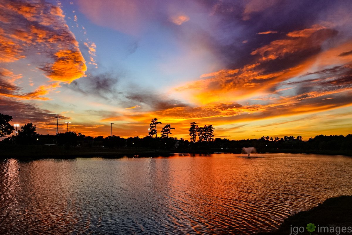 Tonight's glorious sunset over Myrtle Beach, SC USA 🇺🇸 
<a href="/MyrtleBeachGov/">City of Myrtle Beach</a> <a href="/MBTrips/">Myrtle Beach Trips</a> <a href="/GrandStrandMag/">GrandStrand Magazine</a> @MarketCommon <a href="/Grand_Strand/">OnTheGrandStrand.com</a> <a href="/EdPiotrowski/">Ed Piotrowski</a> <a href="/jamiearnoldWMBF/">Jamie Arnold WMBF</a> @Meghan_WBTW <a href="/13PAML/">🏝🇺🇦☀️🏔♉️just~ℙatti 🧘🏼‍♂️🐚🏳️‍🌈🌎☯️🎼🔮❤️</a> <a href="/Stop_Trump20/">Hear Mags Roar 🌊🌊🌊</a> @CjJennings10 <a href="/BestSunsetPhoto/">📷Вⷡeͤs͛ᴛⷮS͛uͧns͛eͤᴛⷮ Рⷬhͪoͦᴛⷮoͦ🌇</a> <a href="/JimCantore/">Jim Cantore</a>