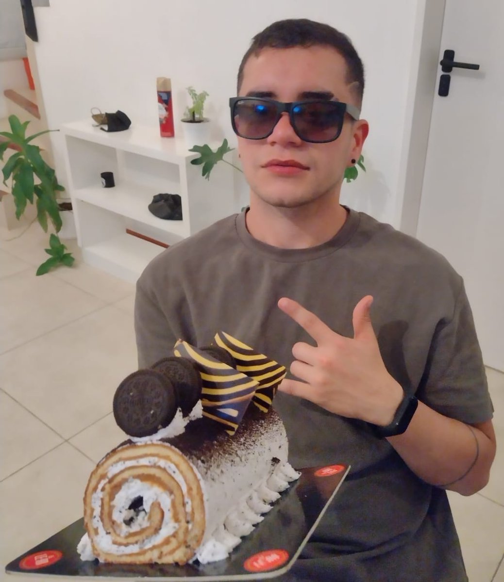 elviscolina21's tweet photo. Por acá estamos de cumpleaños 🥳 https://t.co/O18fb7PBes