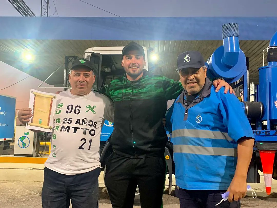 Ayer nos dimos el gustazo de homenajear a dos compañeros de #MttoTaller que cumplieron 25 años de antigüedad. En ellos, homenajeamos a todos nuestros viejos que tanto lucharon junto a Mauricio hasta alcanzar la dignidad que hoy tenemos.