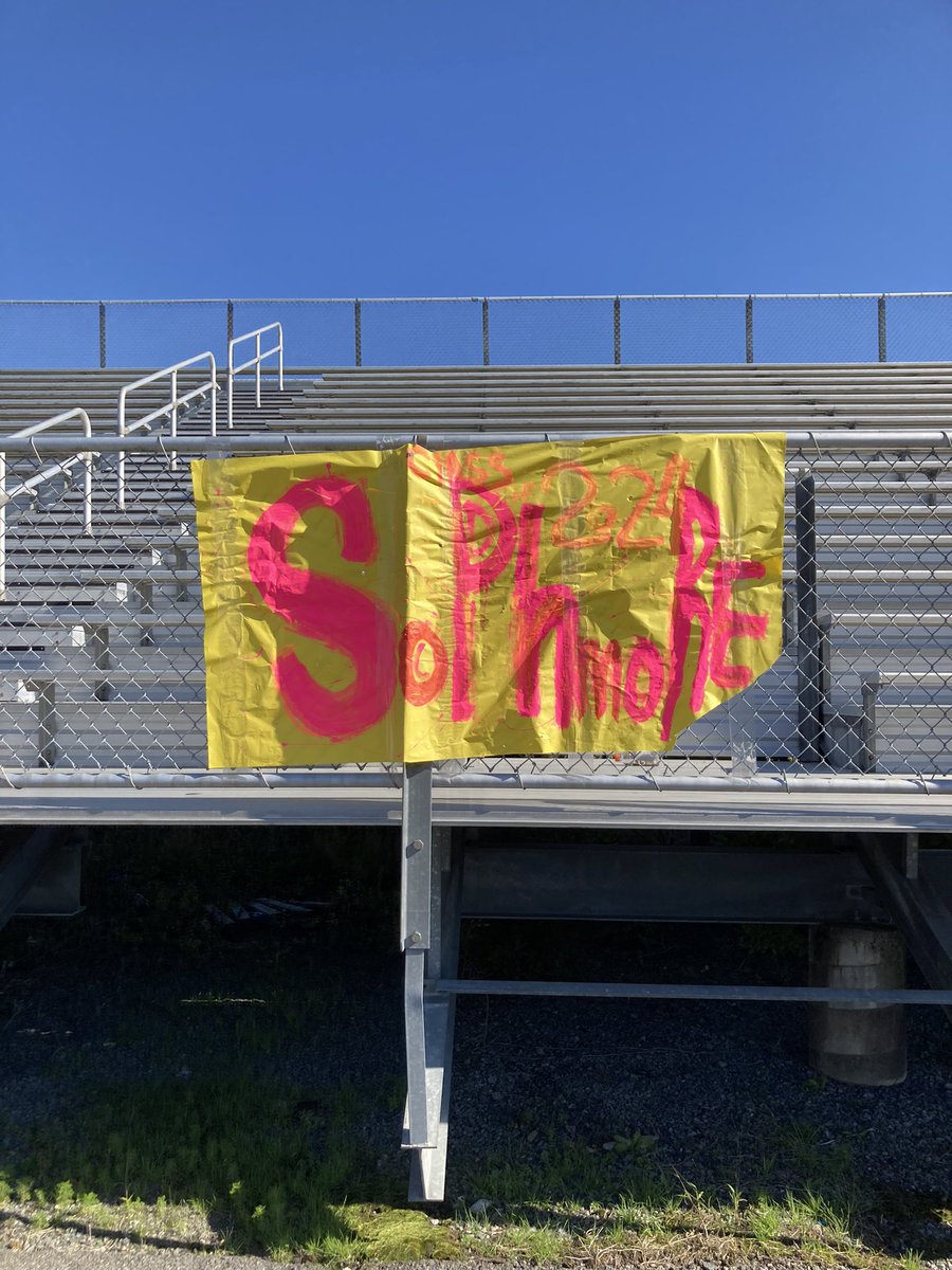 criner_sharon's tweet photo. The stadium is all dressed and ready for HOCO 2021 pep rally! Let’s Go Bulldogs! #buildingthebestsps @EBoone_KFH #funisimportant https://t.co/oroVVQlBtp