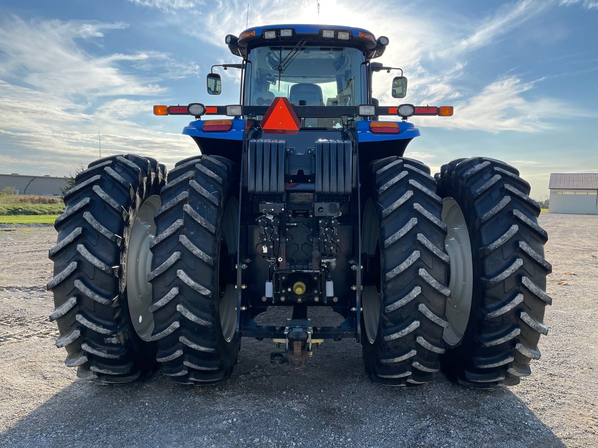 Blue_Power_JDD's tweet photo. This absolutely mint 2014 T9.505 just became available for sale. 1830 hours, full guide, PTO, weights, etc etc. Hard to find at all this season let alone like this. Waivers and finance plans of all sizes available. Call your favorite @DeltaPowerEquip rep today or send me a DM! https://t.co/JQLJFFehtK