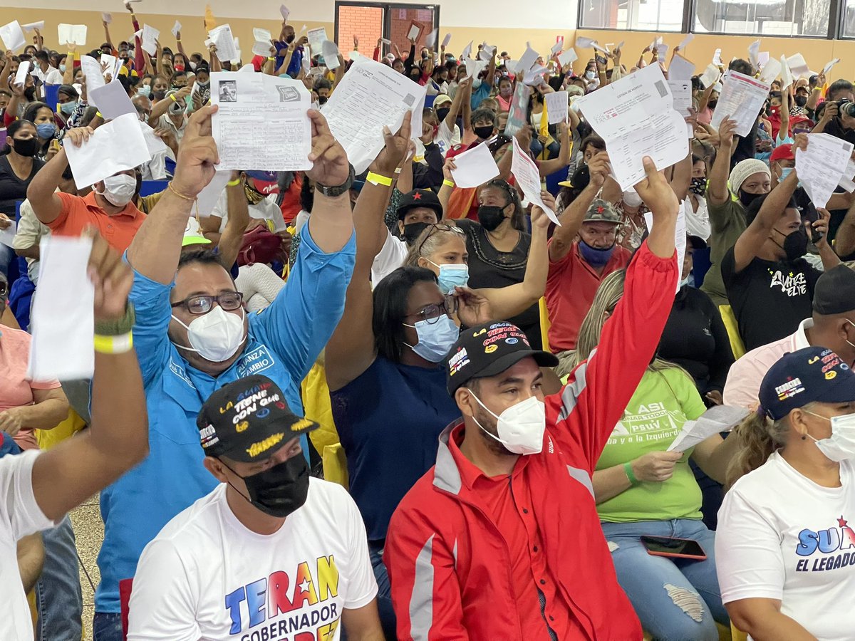 pinfantea's tweet photo. Nos vinimos al estado La Guaira junto al capitán @dcabellor , para chequear toda la maquinaria 1x10, afinando la estrategia, trabajando para consolidar la unión perfecta y garantizar la victoria. ¡Venceremos! @NicolasMaduro https://t.co/JUUnQhYPjU