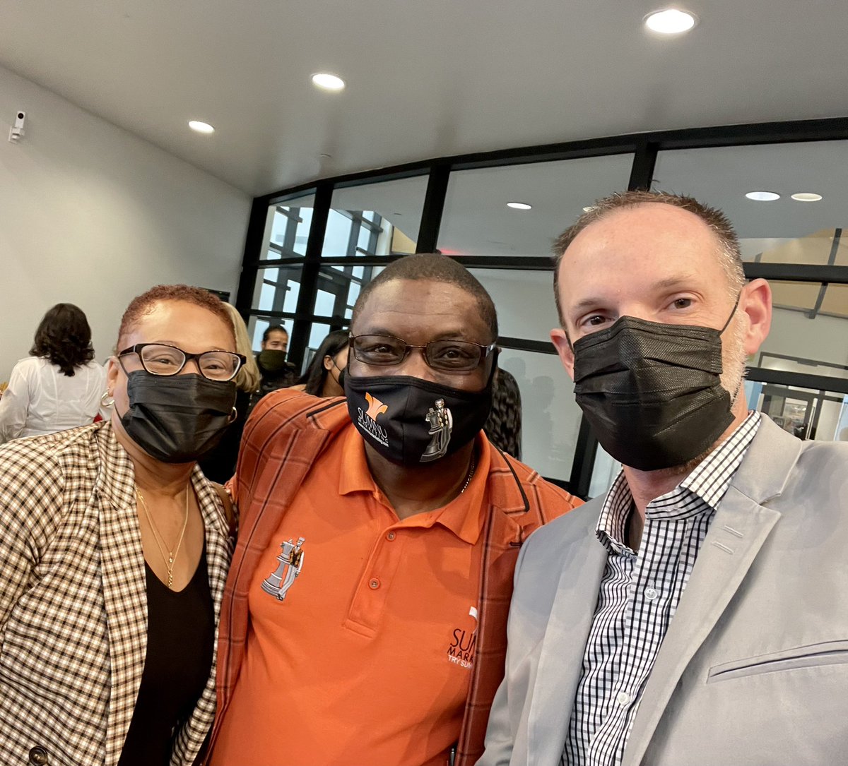 JustinJonesNV's tweet photo. Congrats to @EmployNVBizHub on your 1 year anniversary at Sahara West Library! The partnership between @LVCCLD and @OneStopCareerNV is such a great resource to support our small business owners! https://t.co/waEL8DL7DQ
