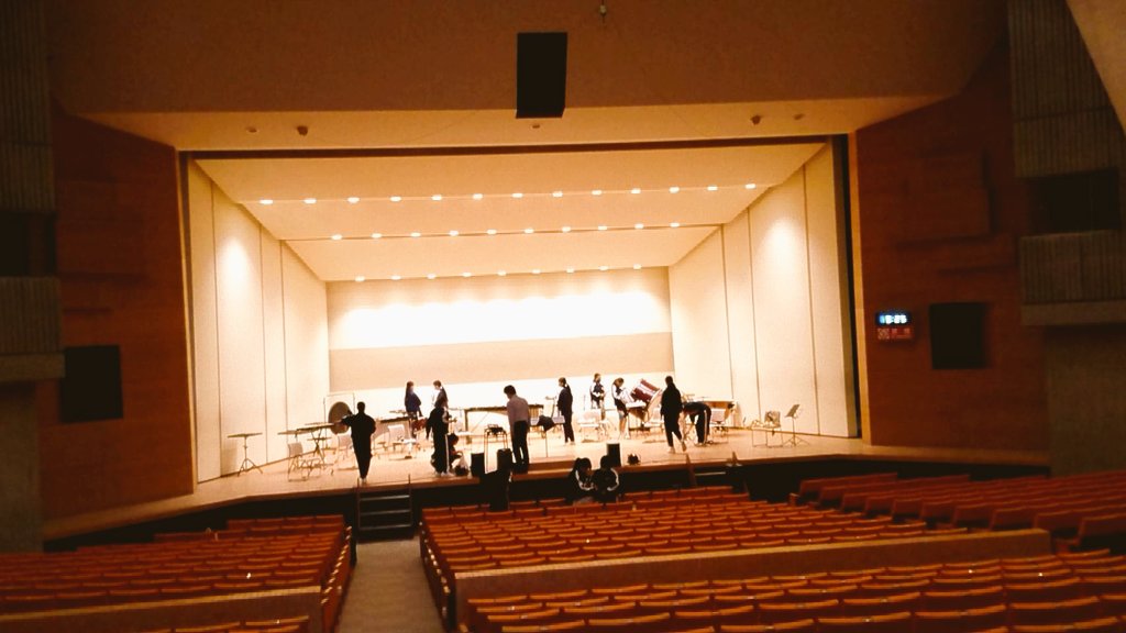Asasuiouen's tweet photo. いよいよです❗
全日本吹奏楽コンクール本番を明日に控えホール練。奄美市で唯一ホールのある奄美文化センターがワクチンセンターになっていた関係でホール連は今年度初。明日が楽しみです。
どんな演奏をしてくれるのでしょう🎵
#吹奏楽 #吹奏楽部 #朝日中 #朝日中吹奏楽部 #全日本吹奏楽コンクール https://t.co/hzLExMHm2T