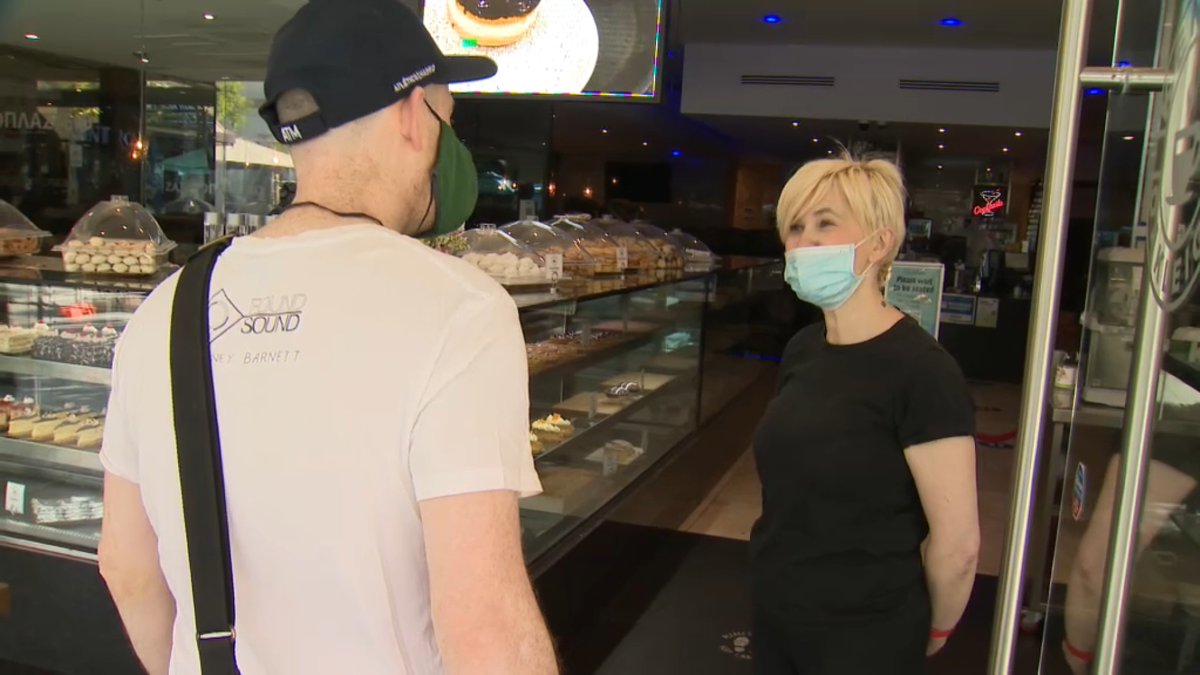 PCarisbrooke's tweet photo. In Melbourne's Greek heartland, Oakleigh, a shortage of fully vaccinated staff is stopping a number of hospitality venues reopening today with seated service. Kentro cafe's Voula Haralanpopoulos is disappointed she can only offer takeaway for now. @SBSNews https://t.co/IpVDSouVpf