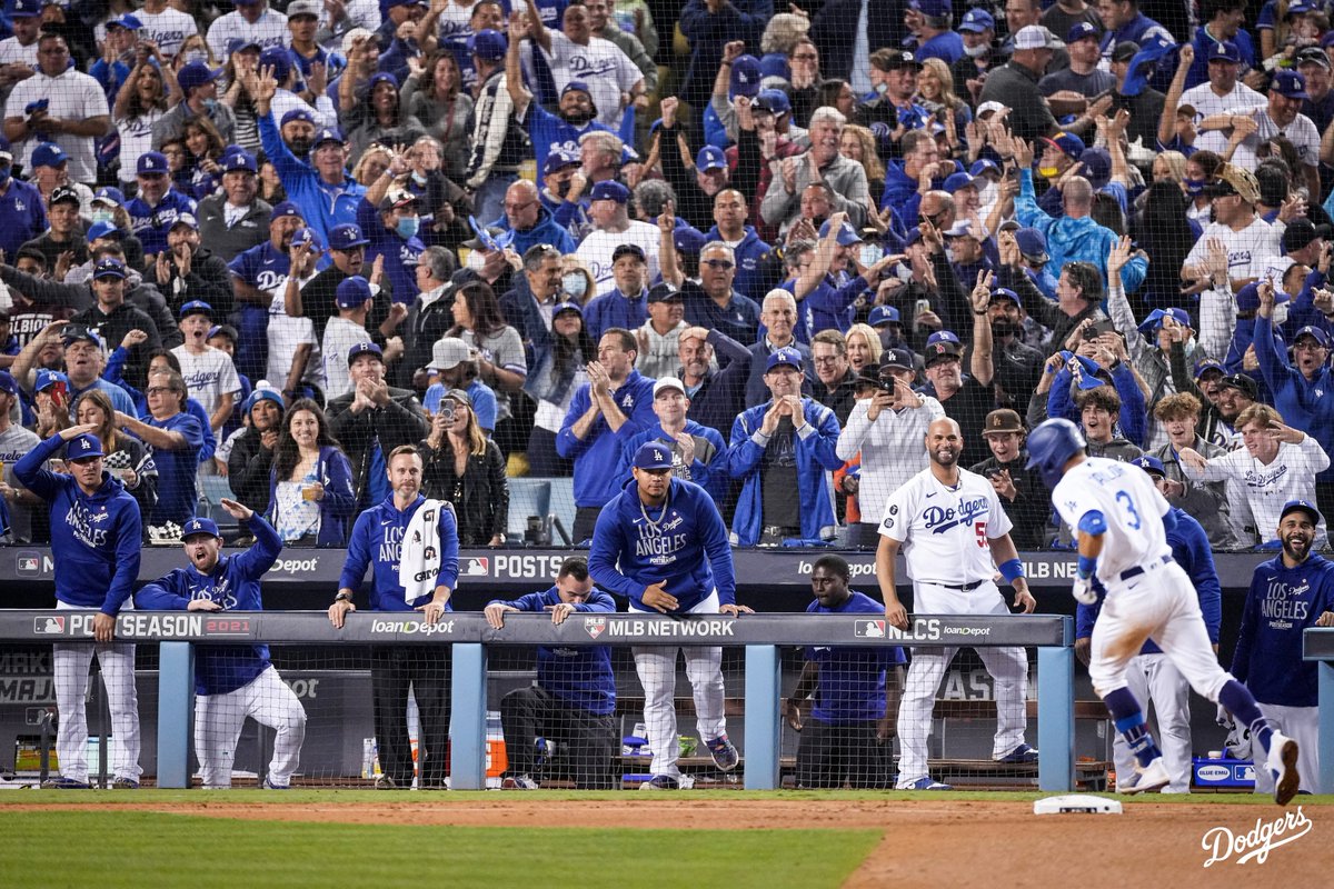 Dodgers's tweet photo. Dugout vibes. https://t.co/n27wXjvyEG