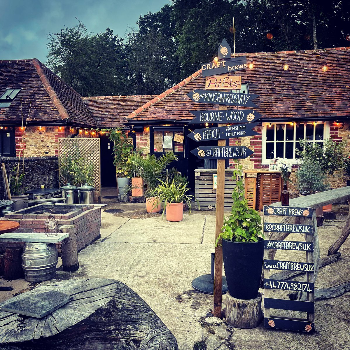 #Taproom opening times for this #Weekend
FRI 22nd Oct 12-10 pm *Curry 5- 8 pm
SAT 23rd Oct 12-10 pm *Pizza 4-8 pm
SUN 24th Oct 12-7 pm 

*Curry &amp; Pizza booking required via CraftBrews.UK

Cheers 🍻 🥂 
#CraftBrewsUK #Brewery 
#Frensham #Farnham #Surrey #KingAlfredsWay