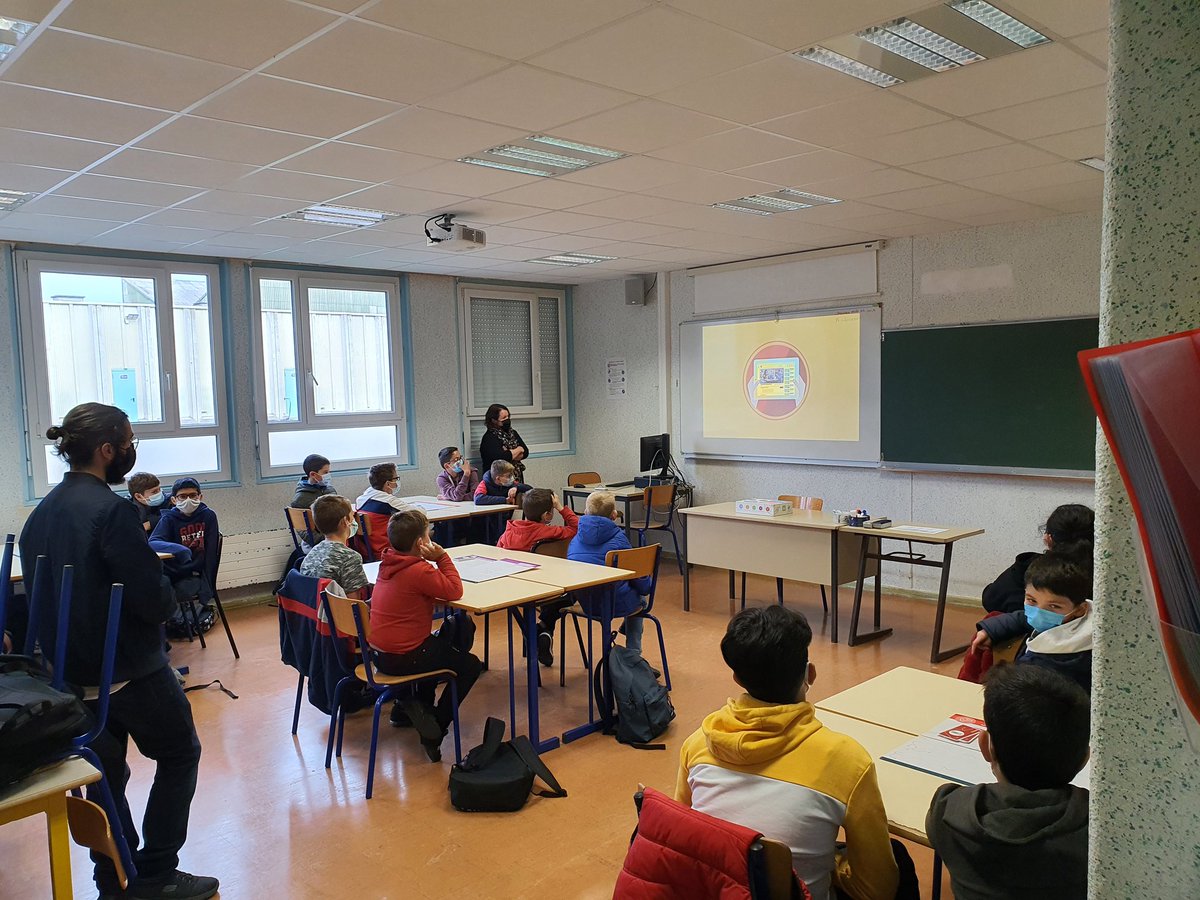 edasilva61's tweet photo. @BIJ_Orne @VilleArgentan Très attentifs aussi pendant E-xperTIC ! https://t.co/PzT94israx