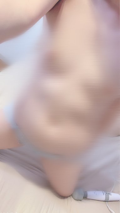 保育士がこんな自撮りしてたらエッチかなー？💕  こんなつむぎでも、きちんと仕事しています笑  ✨いいね300ついたら モザイク外すよー✨ https://t.co/T4HGOeKesq