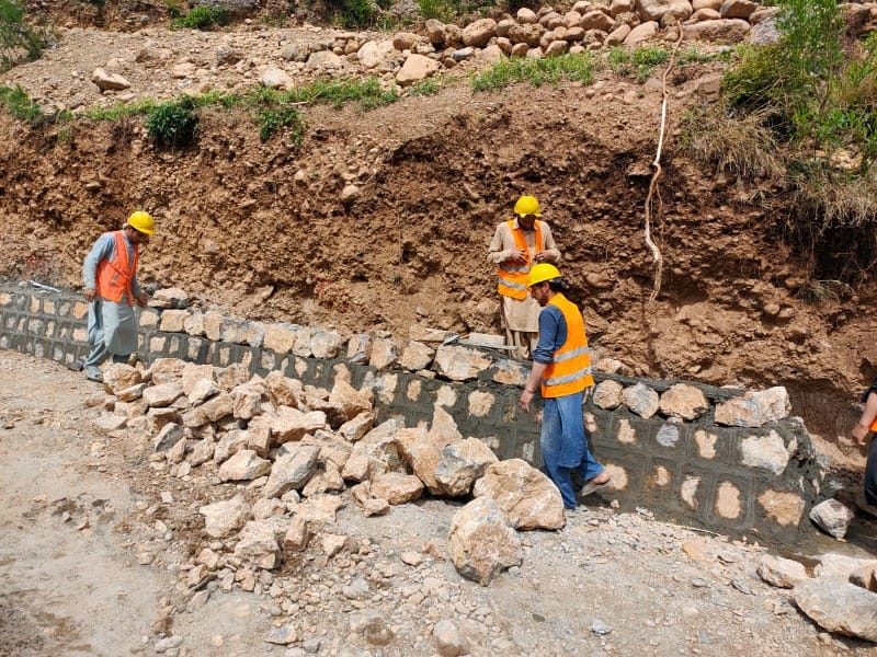 KfW_Islamabad's tweet photo. #ProjectDiary
KfW financed Regional Infrastructure Fund is providing #WASH & transportation infrastructure for improved services in #KhyberPakhtunkhwa by developing bridges, community-based water supply schemes, sewerage projects and roads in Haripur and Nowshera. https://t.co/wQddbln41M