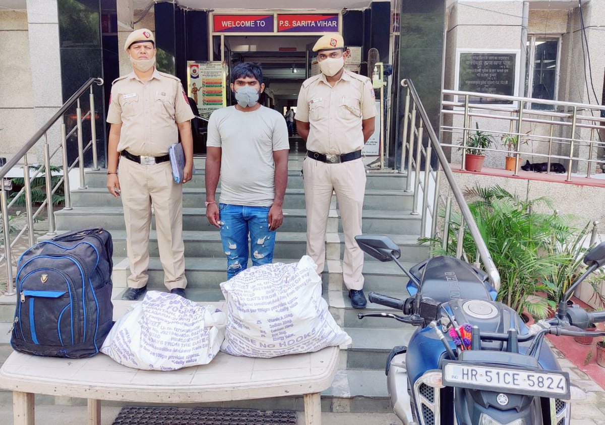 DCPSEastDelhi's tweet photo. #DCPSouthEast
#Assiduous staff of Southeast Distt. #arrested three bootleggers Anil, Jitendra and Sandeep. One tempo, one motorcycle and 5458 quarters of illicit liquor seized.
@HMOIndia @LtGovDelhi @CPDelhi @DelhiPolice https://t.co/DVmf5pD6IJ