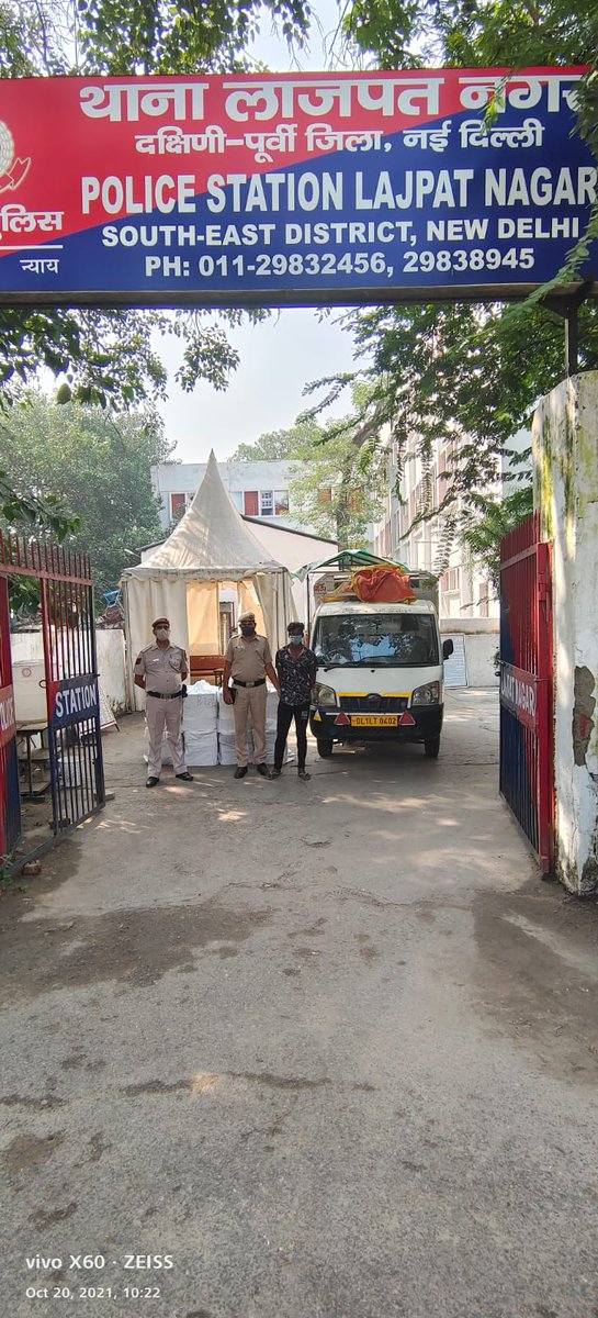 DCPSEastDelhi's tweet photo. #DCPSouthEast
#Assiduous staff of Southeast Distt. #arrested three bootleggers Anil, Jitendra and Sandeep. One tempo, one motorcycle and 5458 quarters of illicit liquor seized.
@HMOIndia @LtGovDelhi @CPDelhi @DelhiPolice https://t.co/DVmf5pD6IJ