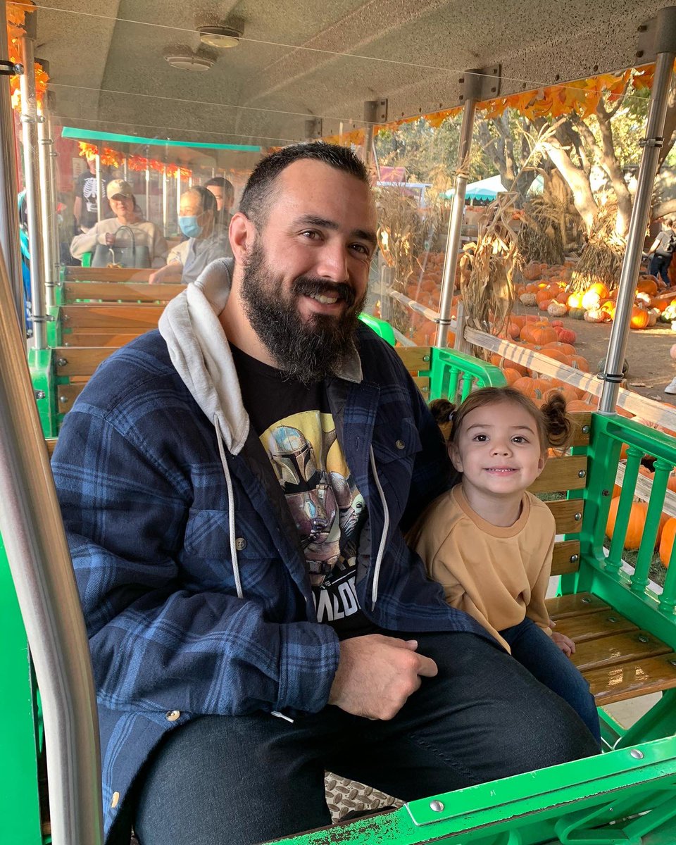 Tonedog290's tweet photo. Some fun with the family #pumpkinpatch2021 https://t.co/XfixrBDRlL